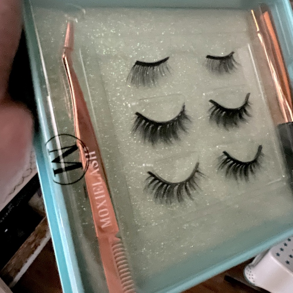 New! MoxieLash Happy Kit. New 10 magnet!